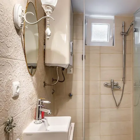 Luxury Laz דירה